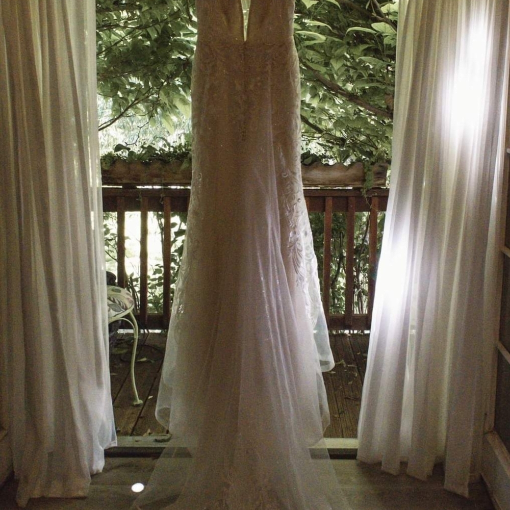 David's Bridal Elegant Off White Wedding Dress